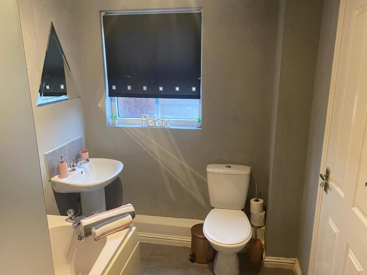 Bambz Apartment 3 แมนเชสเตอร์ ภายนอก รูปภาพ