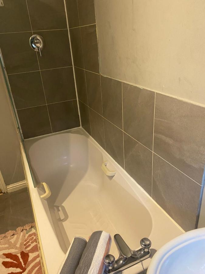 Bambz Apartment 3 แมนเชสเตอร์ ภายนอก รูปภาพ